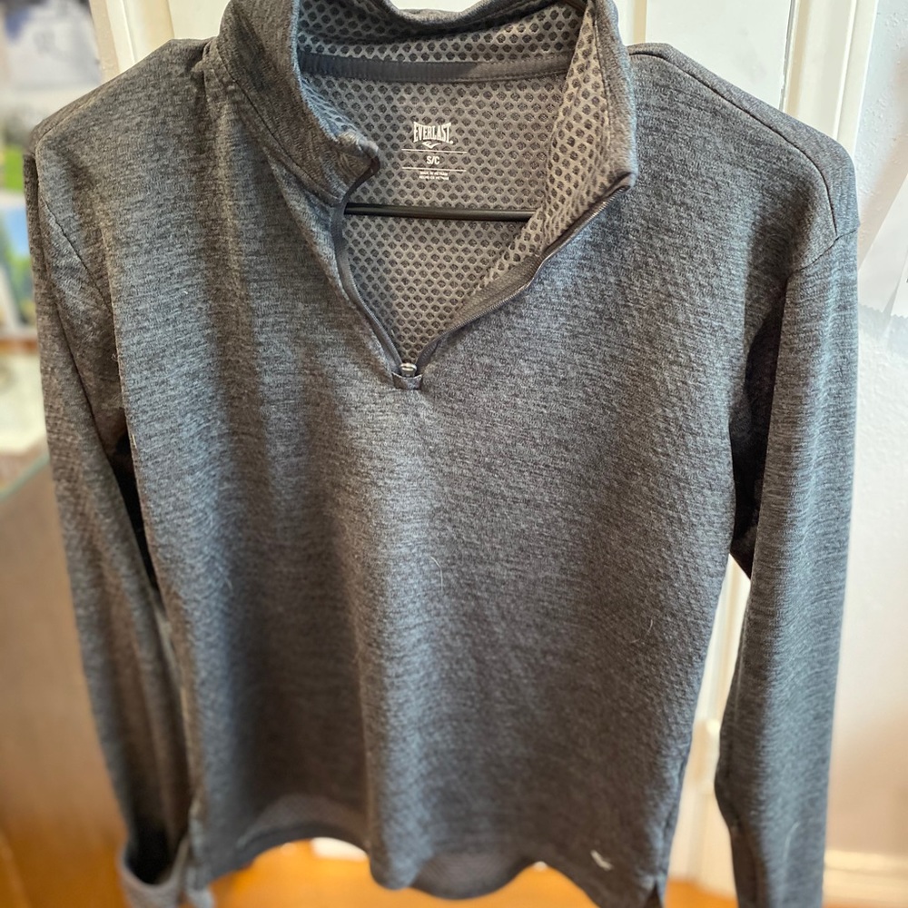 Long sleeve work out shirt
